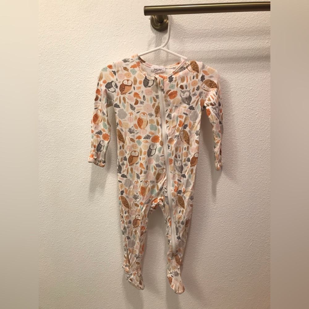 Bamboo Footie zipper pajamas 6-9 months // great condition no flaws to note!